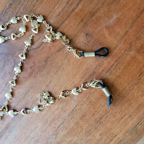 Gold hearts glasses chain - Picture 3 of 3